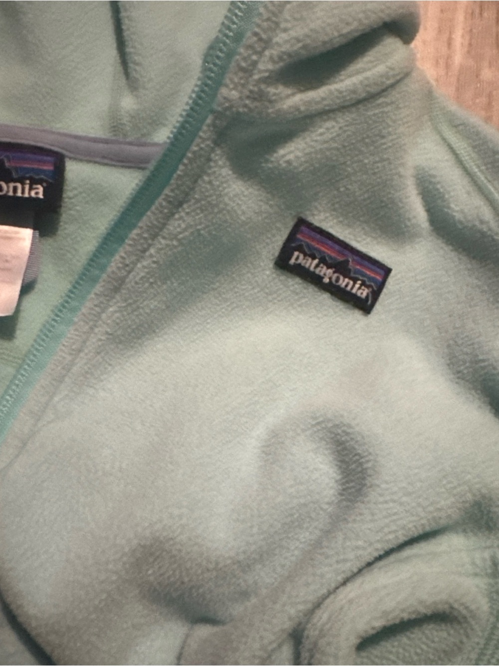 Patagonia Women’s Light Mint Fleece Hoodie Jacket - Picture 4 of 7